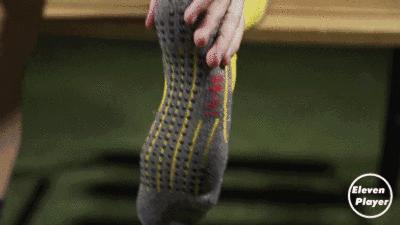 足球球鞋磨脚趾头的解决办法,足球鞋磨脚的鞋子怎么处理最好