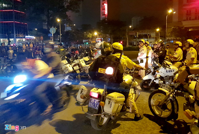 越南男足夺冠球迷上街庆祝,越南男足夺冠是什么比赛