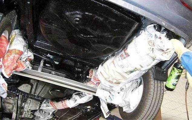 新车喷底盘装甲真的有用吗,底盘装甲和油漆哪个更能防锈