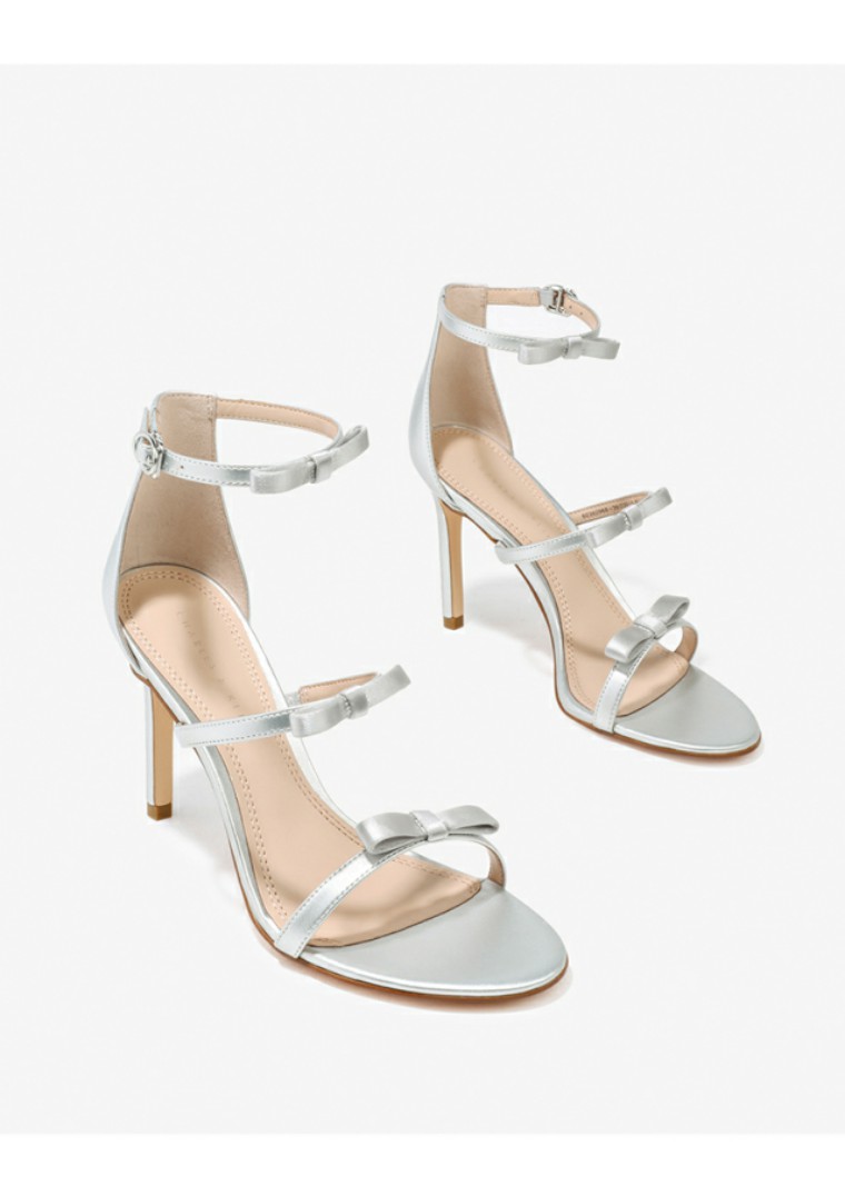 第一次拜年见男方家长穿什么,新年穿衣见家长怎么穿