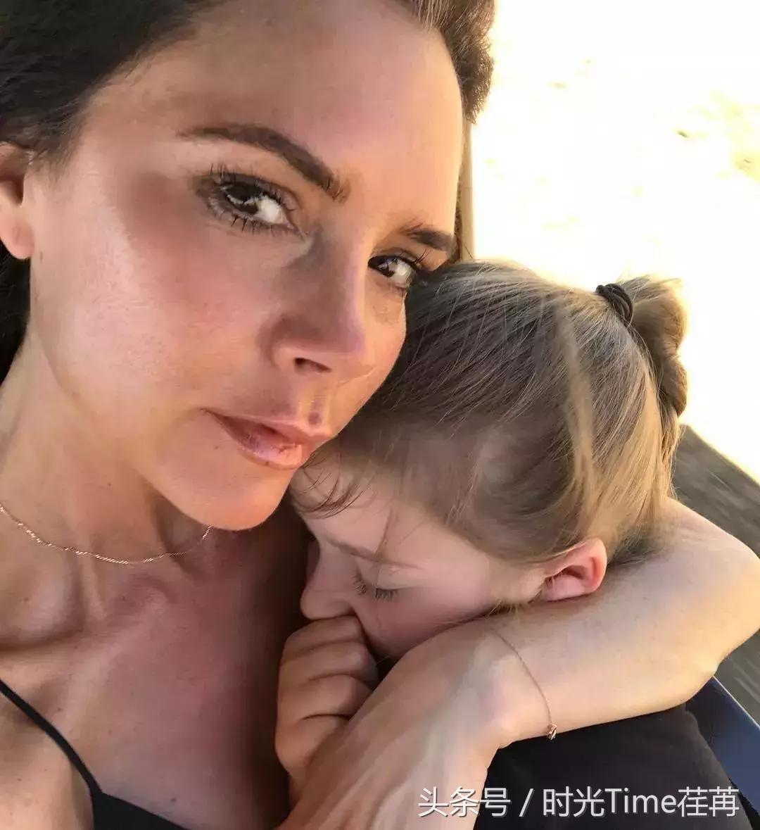 贝克汉姆和婴儿时期的小七,贝克汉姆抱着小七公主