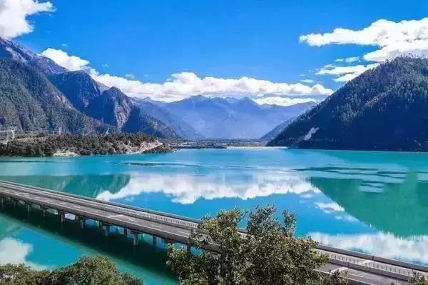 拉林高速最美段,公路的颜值