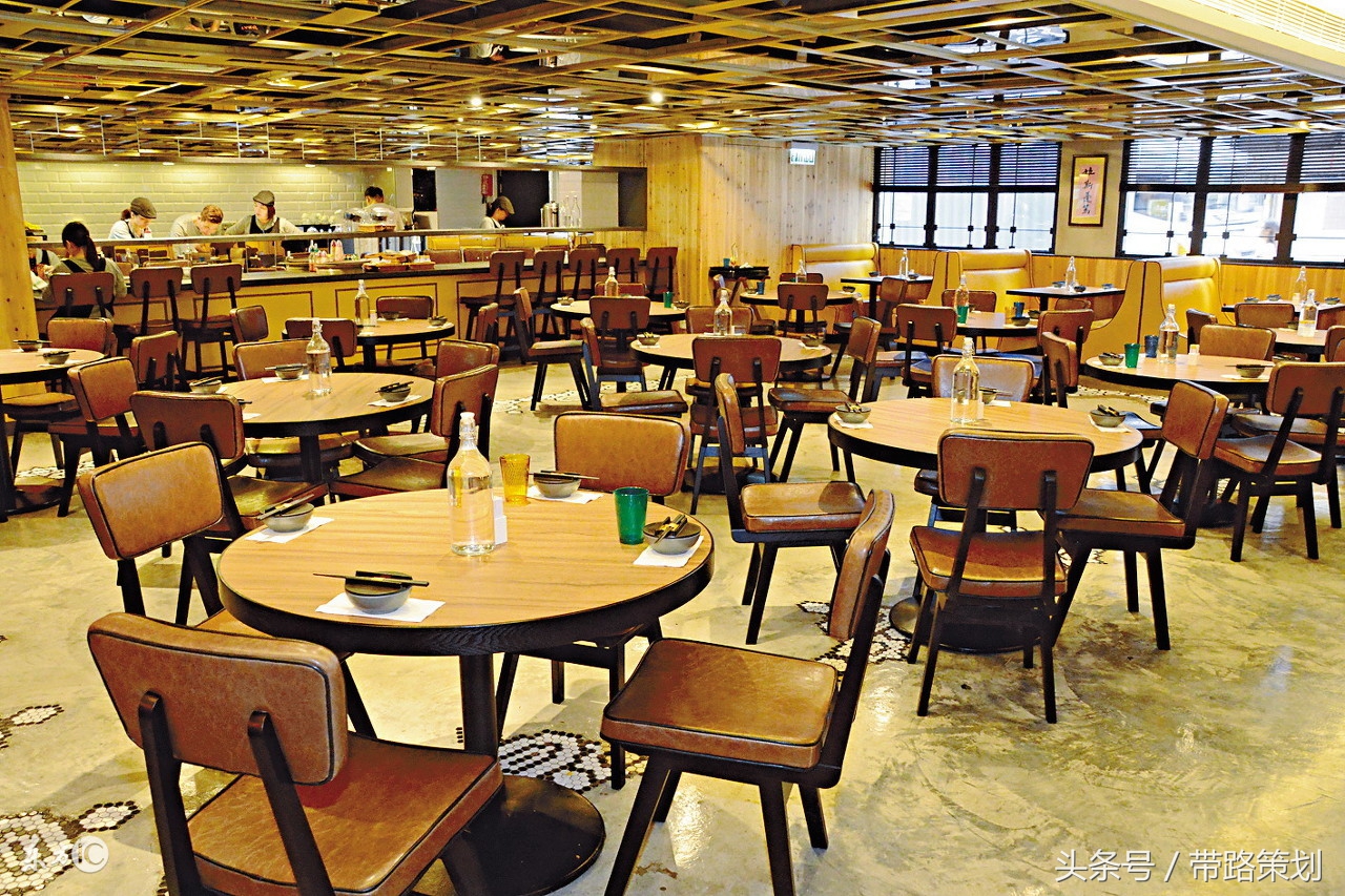 餐厅打工老板不发工资有啥办,餐厅员工不干一个月工资怎么处理