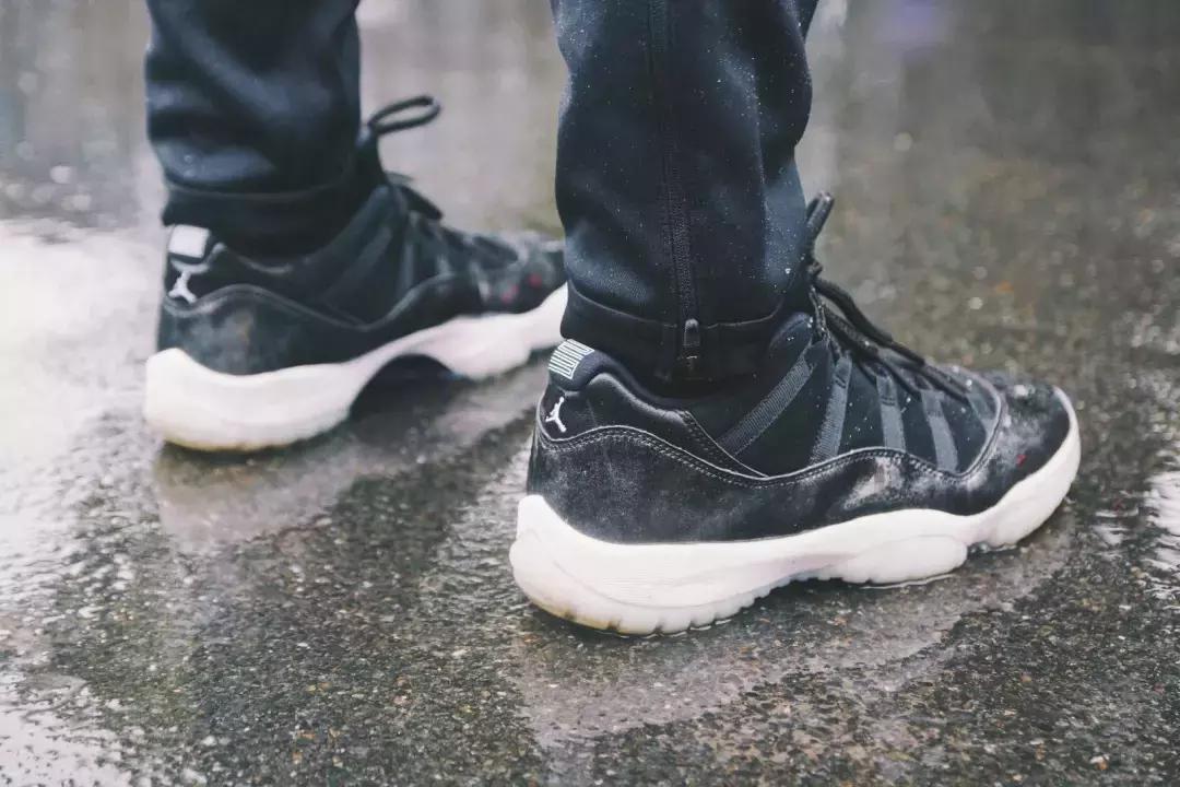 我们穿着Nike这套超保暖运动服,下雪天出门跑了三圈