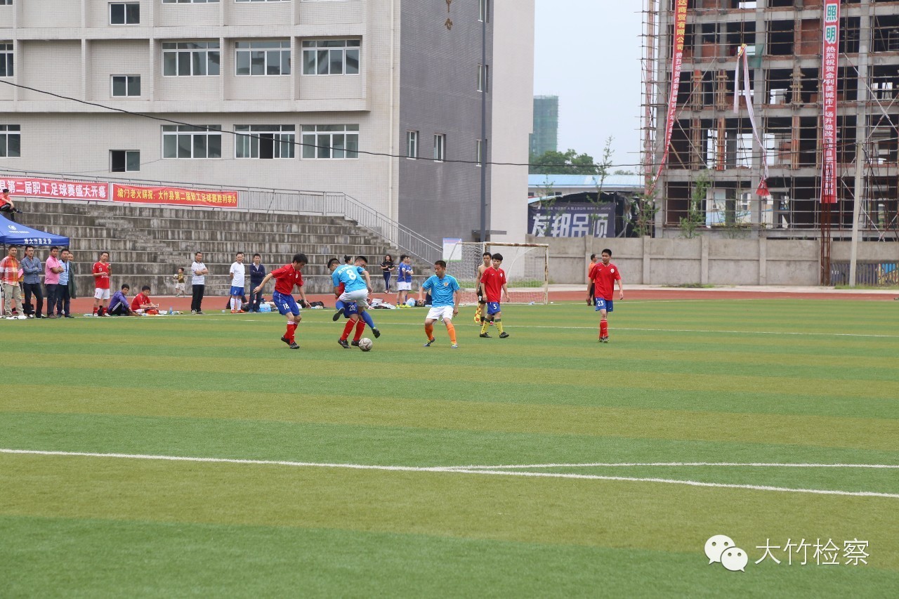 第35期图说：检察官“男神”----足球场上的英姿