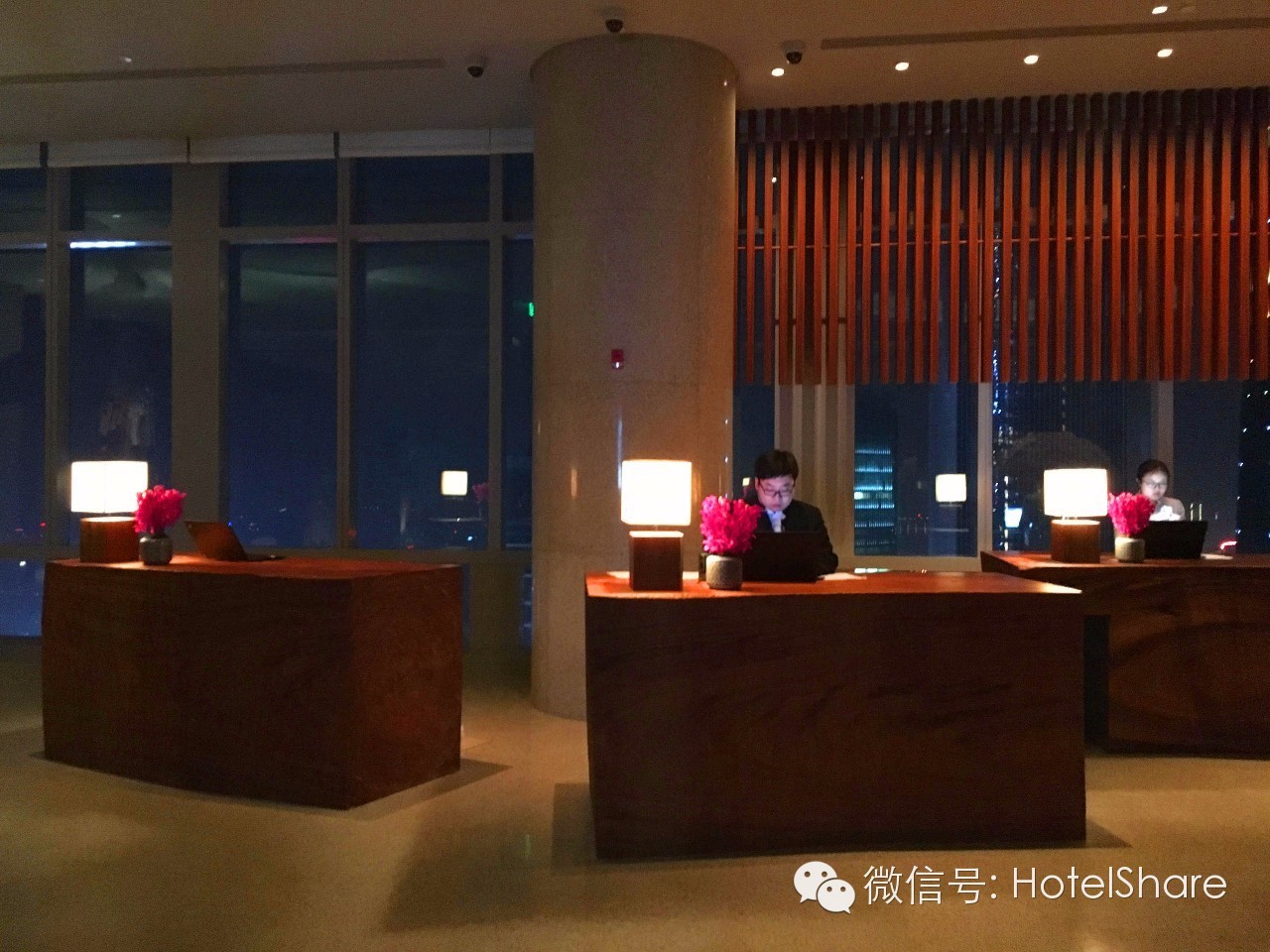 63楼泳池望月、70楼酒吧摘星，广州柏悦|探店首发