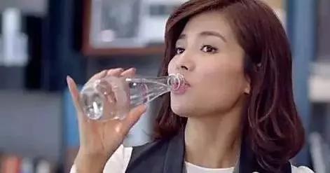 欢乐颂安迪给樊胜美买包包,欢乐颂刘涛和包总片段