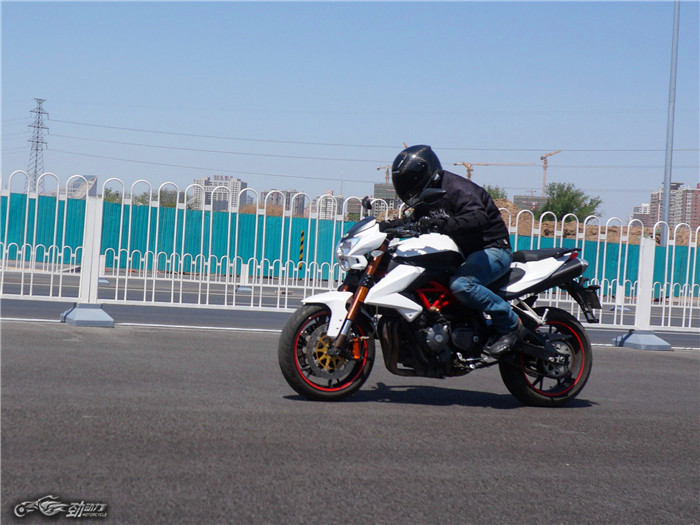 黄龙600巡航和春风650,春风nk650和黄龙600