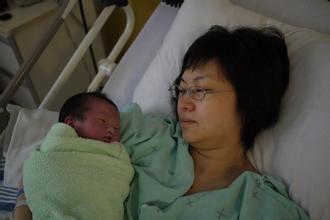 准妈妈下身流血腹痛难忍急就医，最后的结果让医生苦笑不得