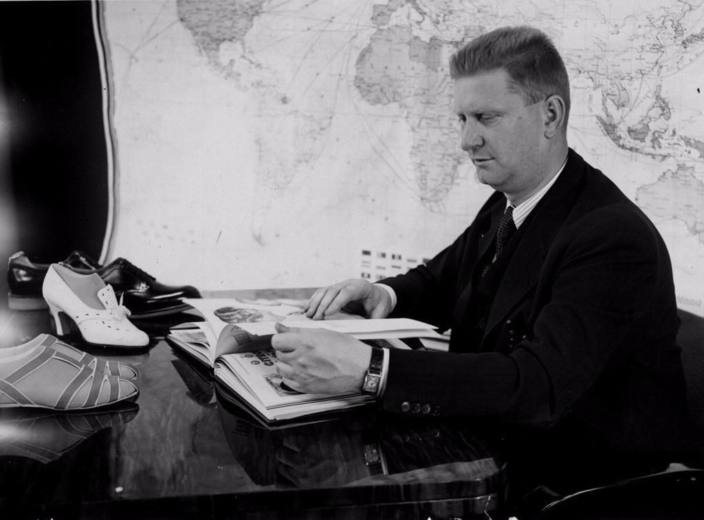 超好看超百搭的小白鞋,十大轻奢小白鞋