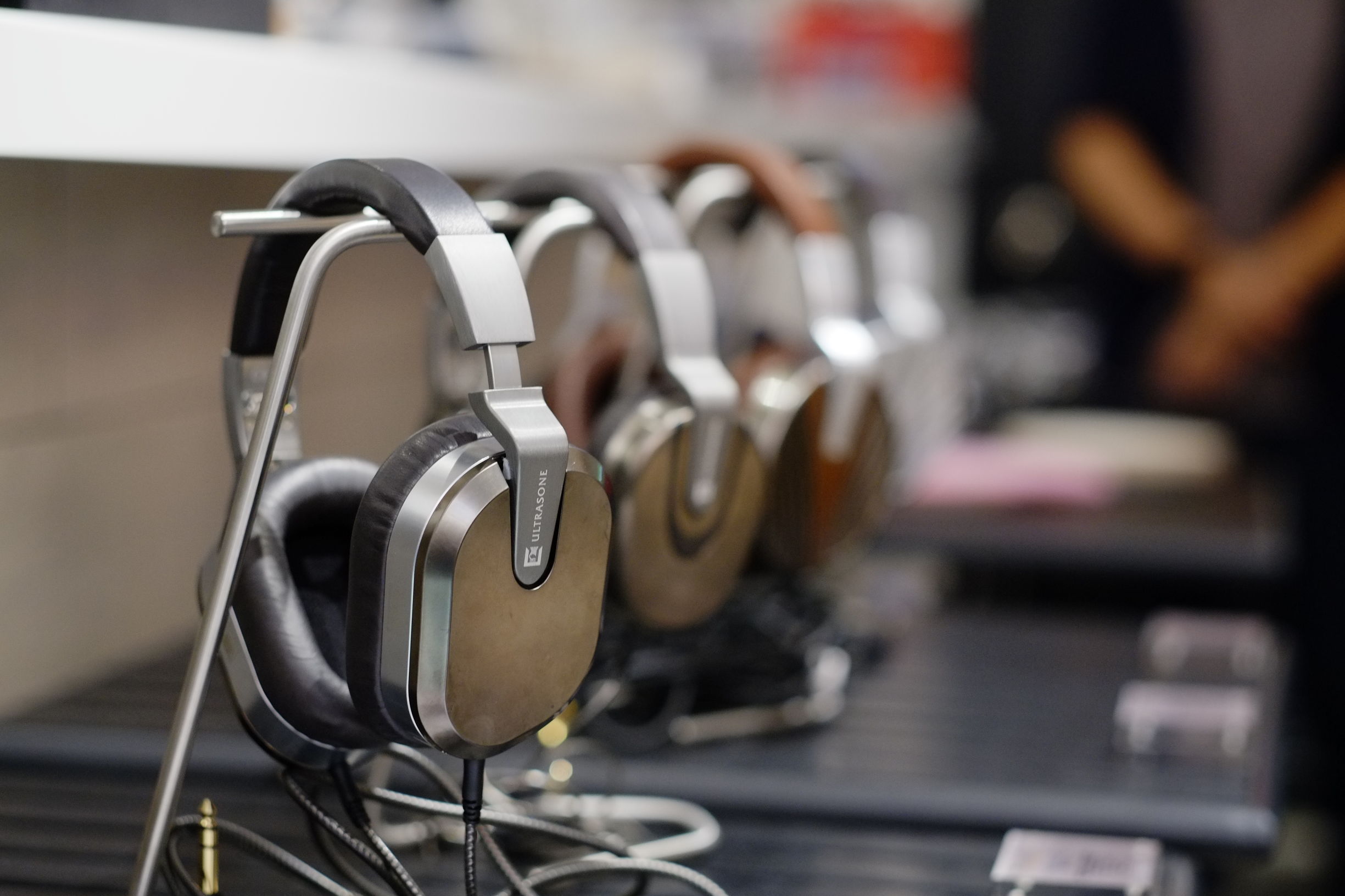 又来赚中国人的钱？德国人凭何把耳机卖到2万元