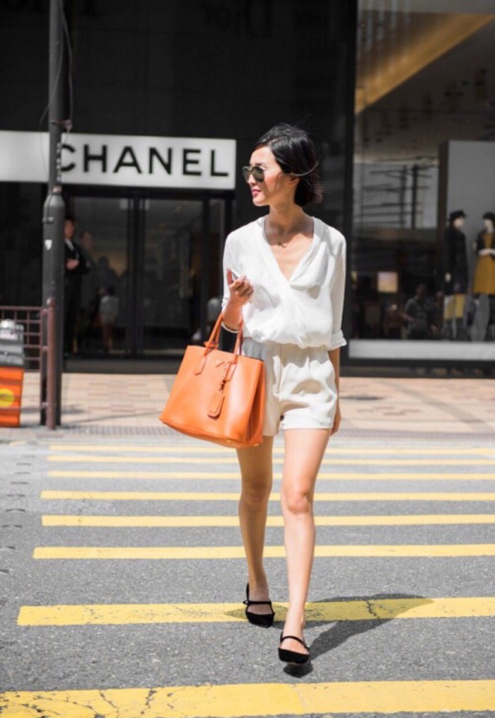 她长得不咋地又黑又矮穿得竟比明星还漂亮！