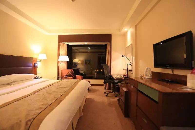 妈妈咪咪嘉年华的欢乐体验和香港郊区的生态怡然之旅