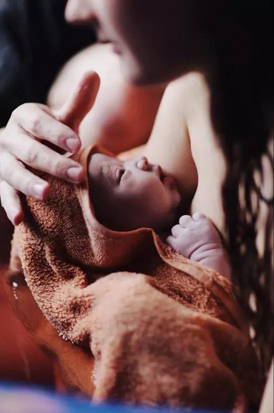 双胞胎29周早产宝宝存活率,一对超早产儿双胞胎姐妹奇迹存活