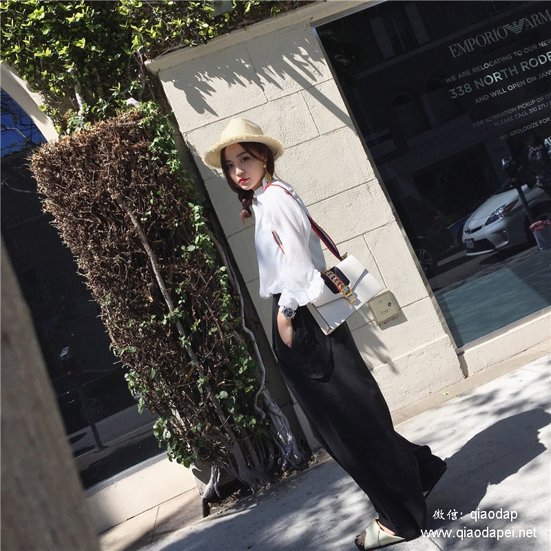 潮流的小船说翻就翻，唯独白衬衫是个永远