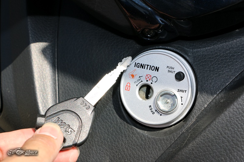 三阳踏板400max最新款,三阳maxsym400与宝马400踏板对比