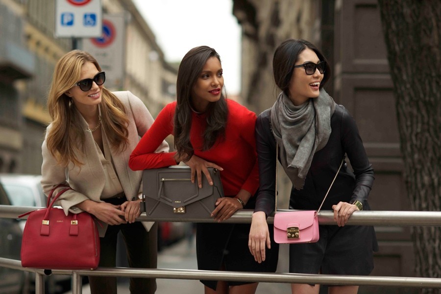 furla属于什么档次,furla是真皮吗