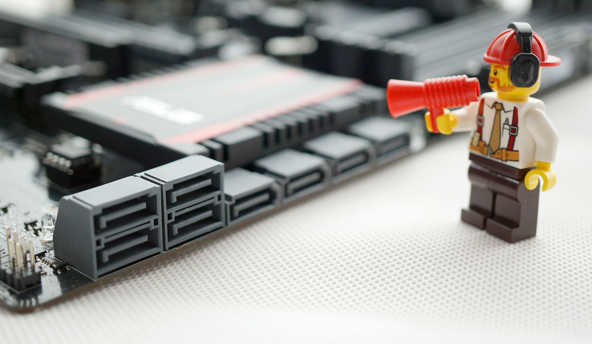 华硕rog8游戏测评,最便宜的华硕rog纯血主板测评