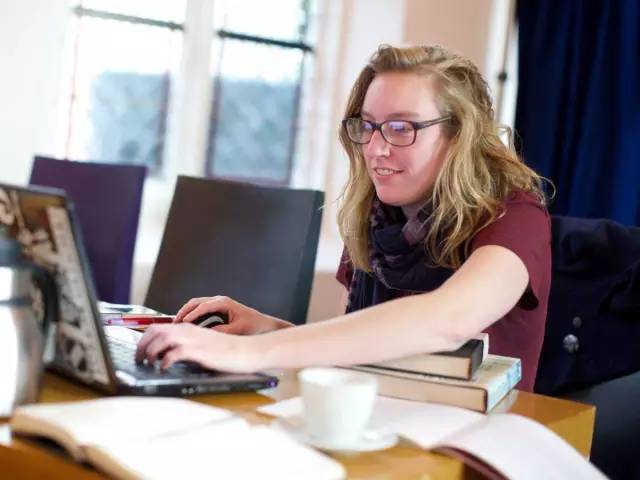 20个适合女生的高收入工作,永远吃香薪资待遇高的女性职业