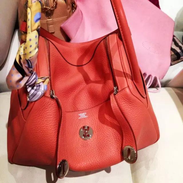 撞包也要背？这些热门包包受欢迎是有原因的