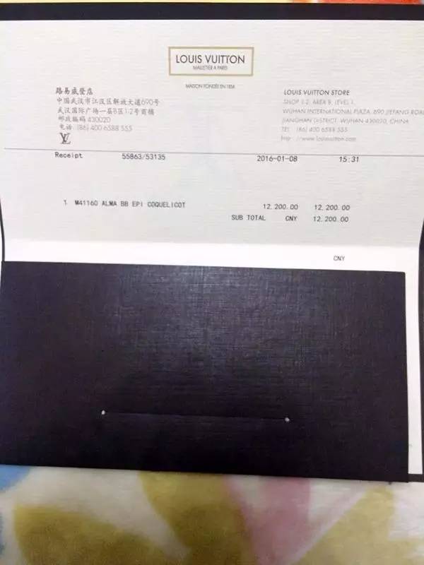 在武汉专柜购买奢侈品包注意脱线变形破皮掉钉！就连LV也...