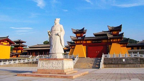 木匠拜鲁班的意思,木匠拜鲁班