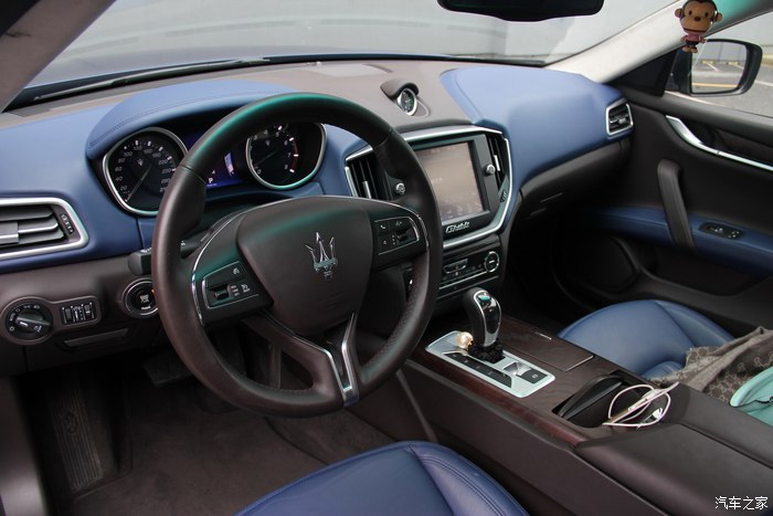 美女开玛莎拉蒂高速实拍原声视频,女车主提车