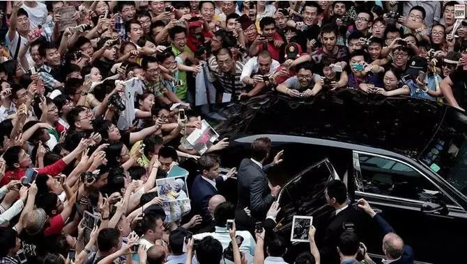 社会｜追星可以，但小心成为“乌合之众”