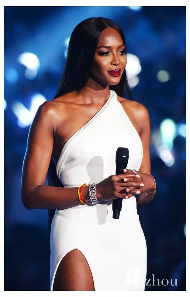 日日这口红也太美了吧！年会我也要这么涂