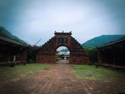 禄丰金山古镇旅游景点,禄丰恐龙谷温泉旅游攻略