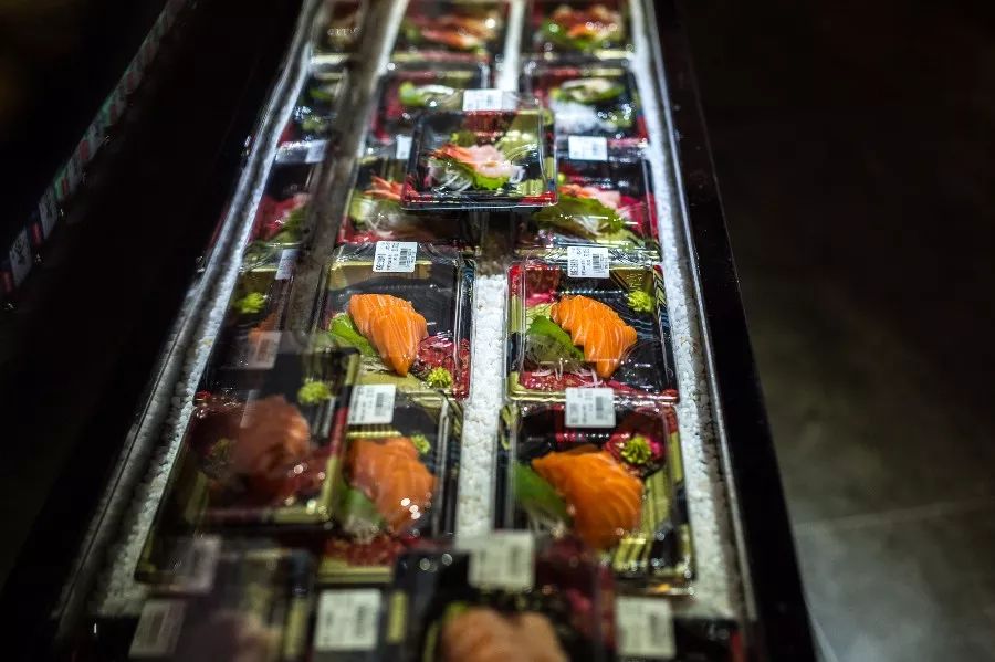 甬城全城“通缉”日料+猫咪控：免费送秋刀鱼，速来！