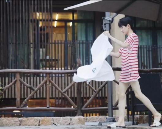 小编已沉迷于“养成系”了，TFboys吴磊刘昊然迪迪们露额头的照片