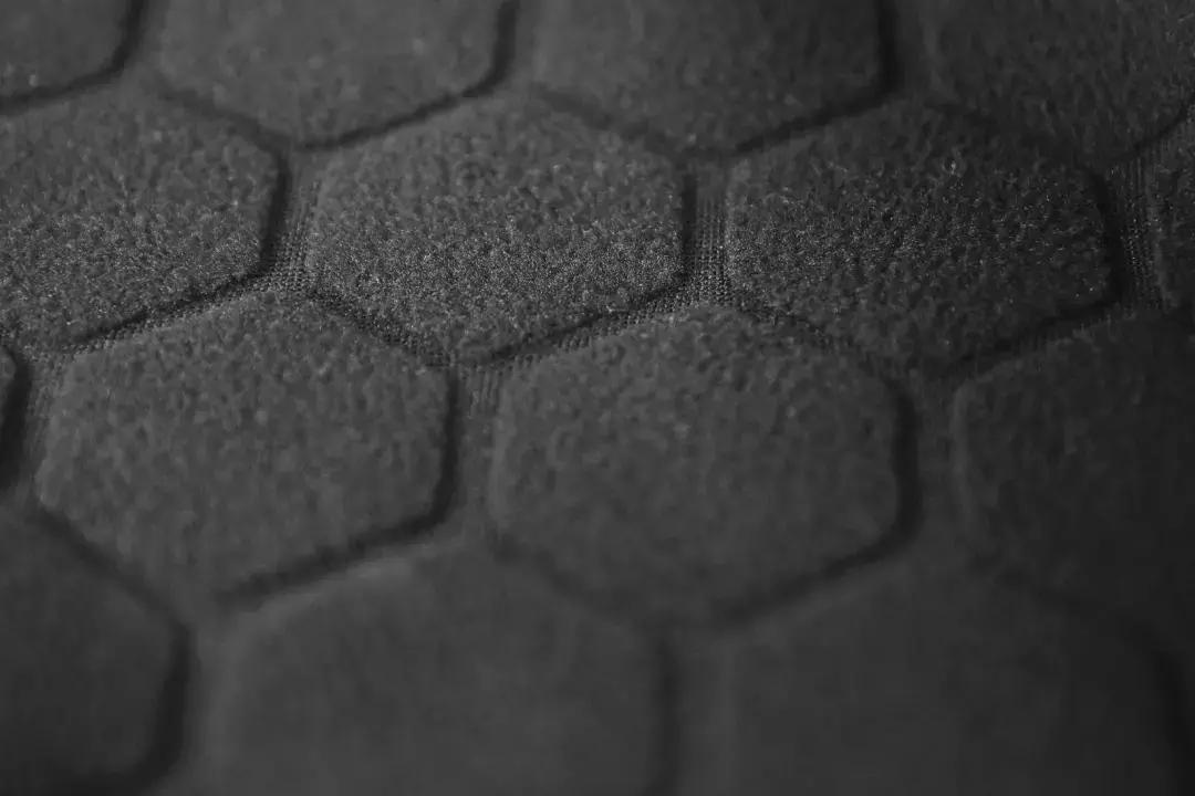 我们穿着Nike这套超保暖运动服,下雪天出门跑了三圈