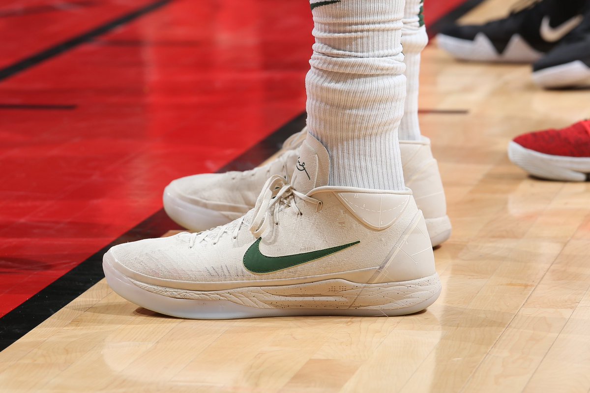 费城小将演绎“大师之路”！一米七五穿“金”首迎连胜！