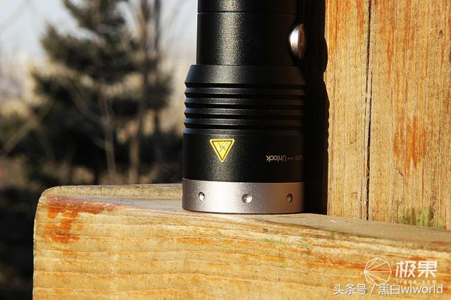 强光家用手电筒远射超亮,照明超远强光手电