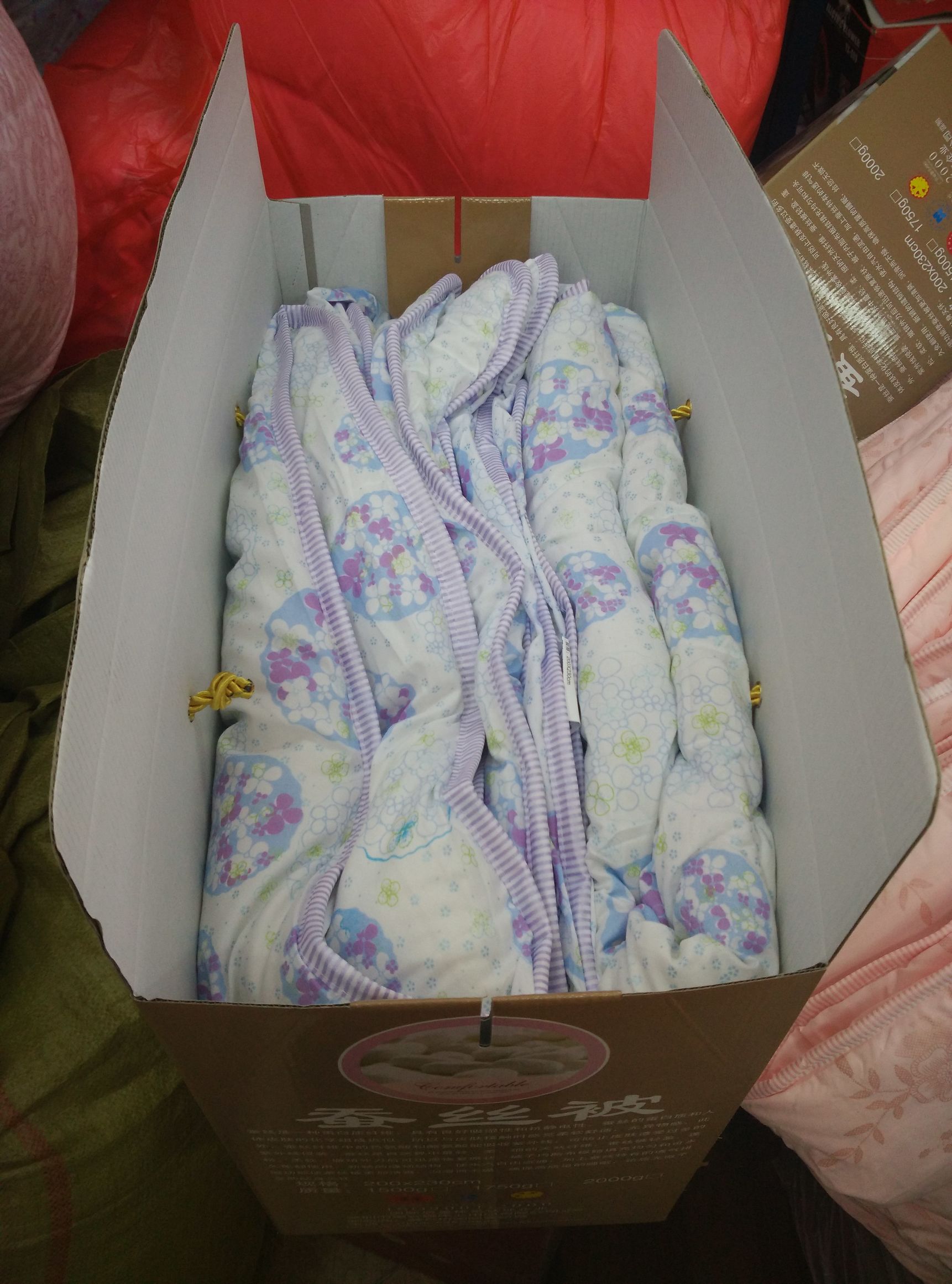 新买回来的蚕丝被有气味正常吗,蚕丝被有气味是怎么回事