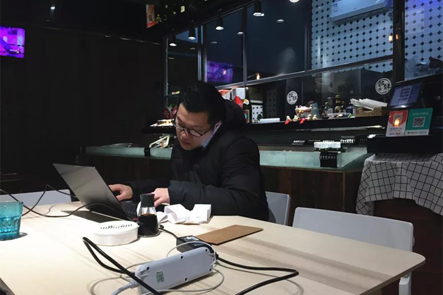 宁波小伙放弃7年国企铁饭碗,转行杀鱼,现在怎么样了?