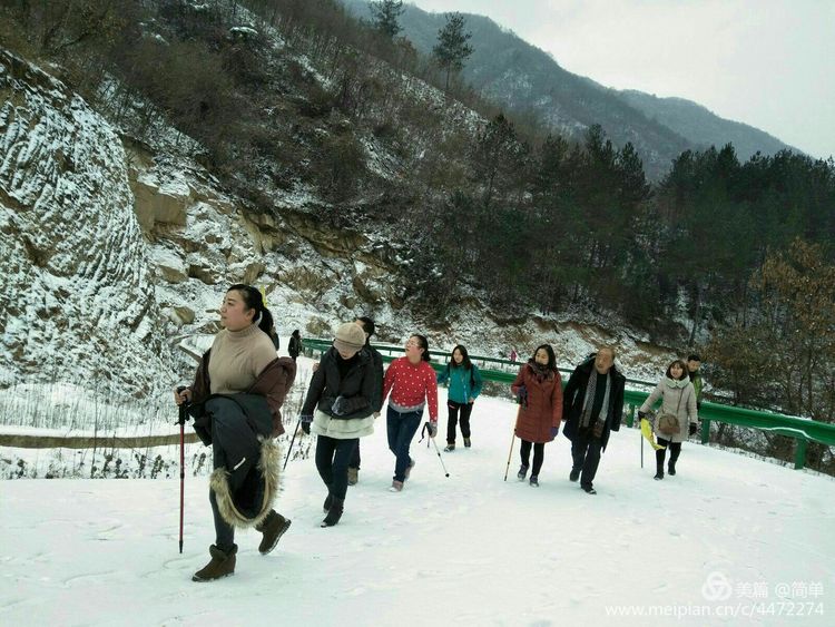 天池长白山雪岭,雨天天池山