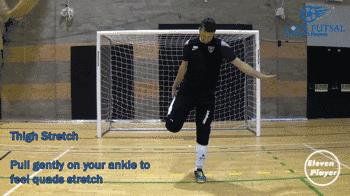 门将k字形封堵劈叉,5人足球门将出击教学