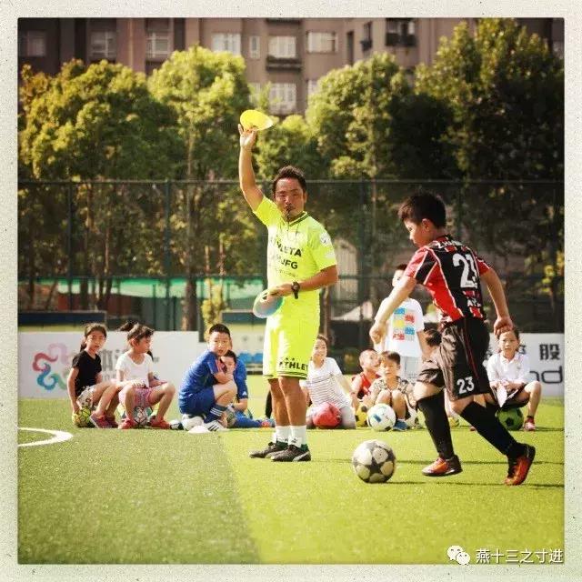 为什么日本踢球的孩子多,在日本踢球的小孩