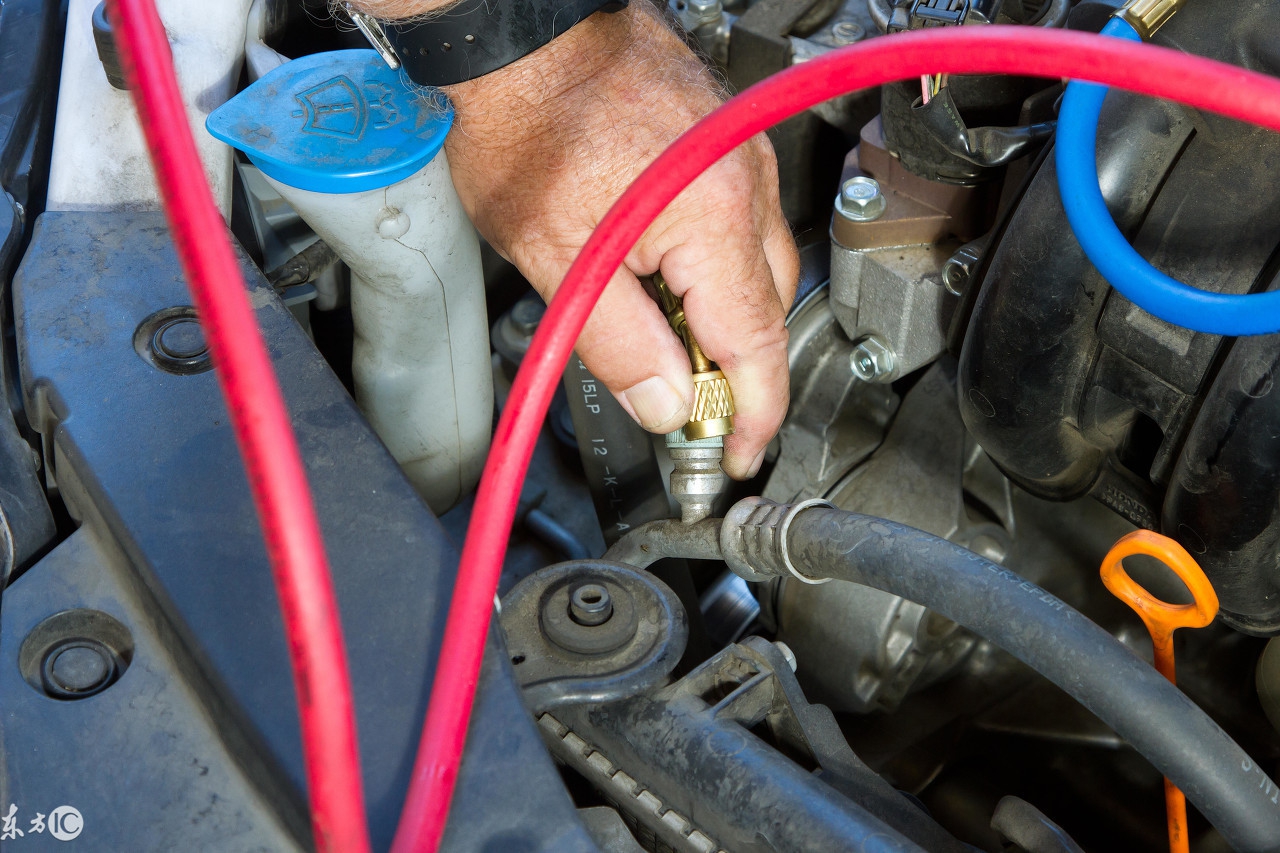 汽车坏在路上怎么办给谁打电话,汽车半路坏了怎么修复