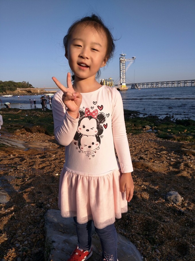 一家老小都去旅游啦,一家老小去游玩