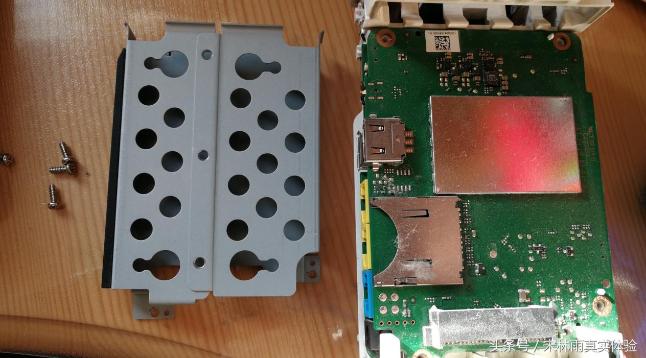 用了三年的荣耀立方路由器能有多脏，那就给他洗个澡吧！