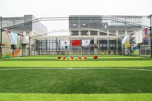 人造草坪体育场地材料,人造草坪场地施工流程步骤