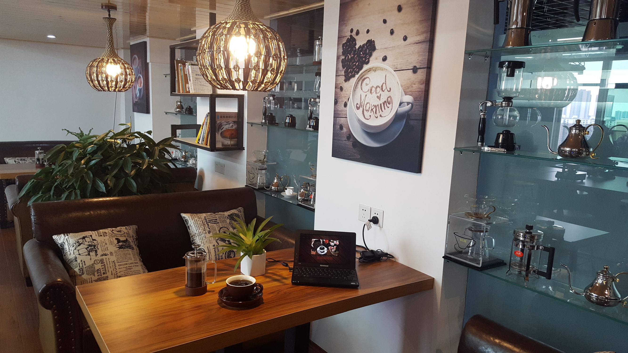 布洛西点咖啡学院专业老师分析行业前景：优秀咖啡师月薪过万