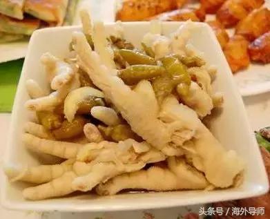 海关查扣几十年前的鸡爪,海关查获走私泡椒凤爪