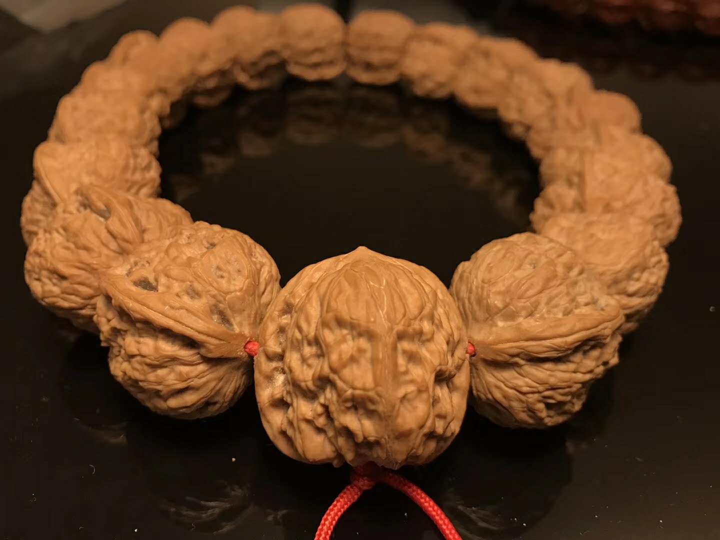 比较火的文玩核桃手串,不打底的文玩核桃手串
