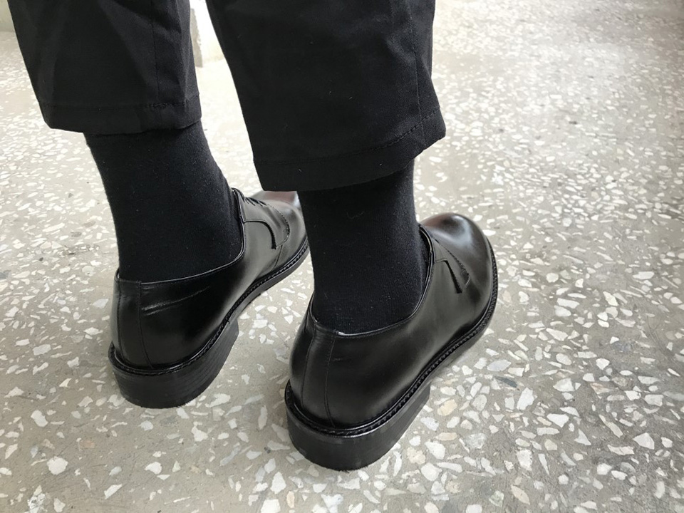 反绒皮鞋磨脚怎么办,新皮鞋磨脚最好的小窍门是什么