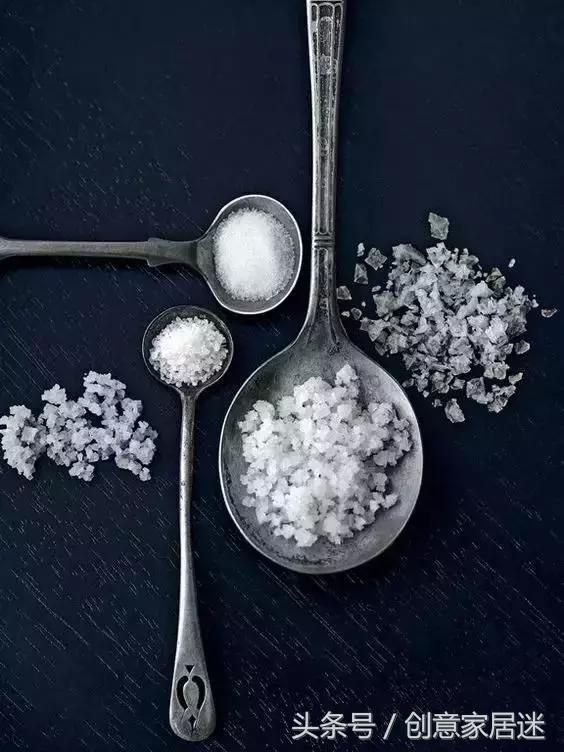 水里加一勺白醋防氧化变黑,水里加洗洁精能去油膜