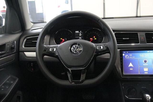 轩逸朗逸优缺点对比,轩逸和朗逸保值率差距大吗